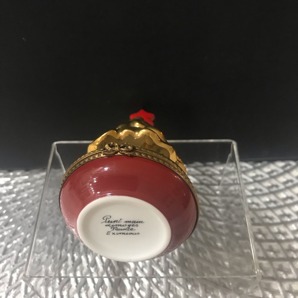 Vintage, Limoges Hand-Painted Gold Christmas Tree Ornaments with Red Star - Picture 3 of 13
